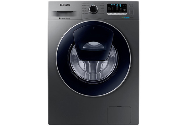 Máy giặt thông minh Samsung AddWash có cửa phụ giúp thêm quần áo dễ dàng.